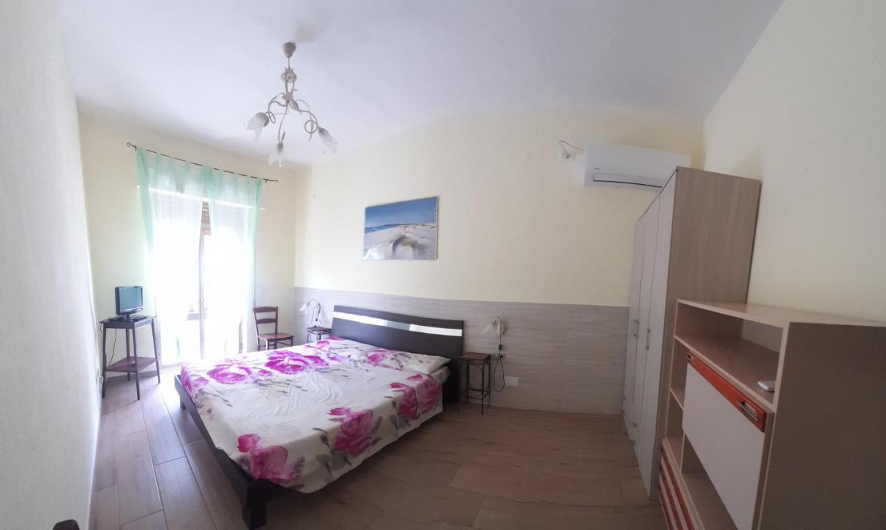 Casa Vacanze"Il Bouganville" คาร์บอเนีย ภายนอก รูปภาพ
