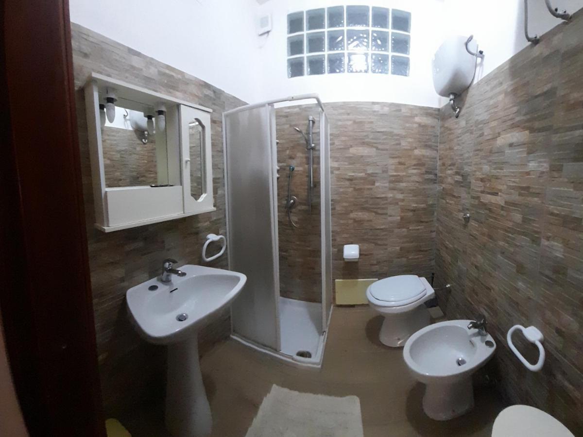 Casa Vacanze"Il Bouganville" คาร์บอเนีย ภายนอก รูปภาพ