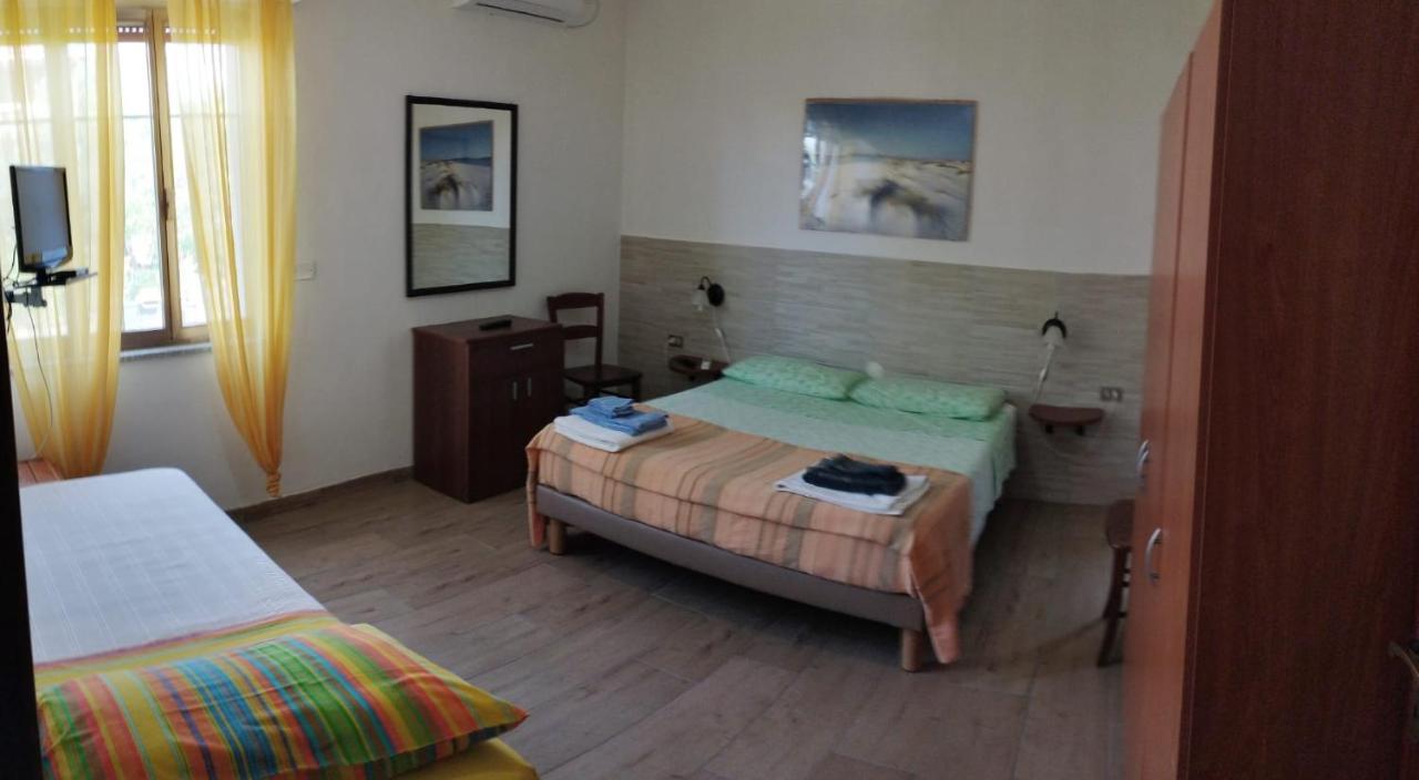 Casa Vacanze"Il Bouganville" คาร์บอเนีย ภายนอก รูปภาพ