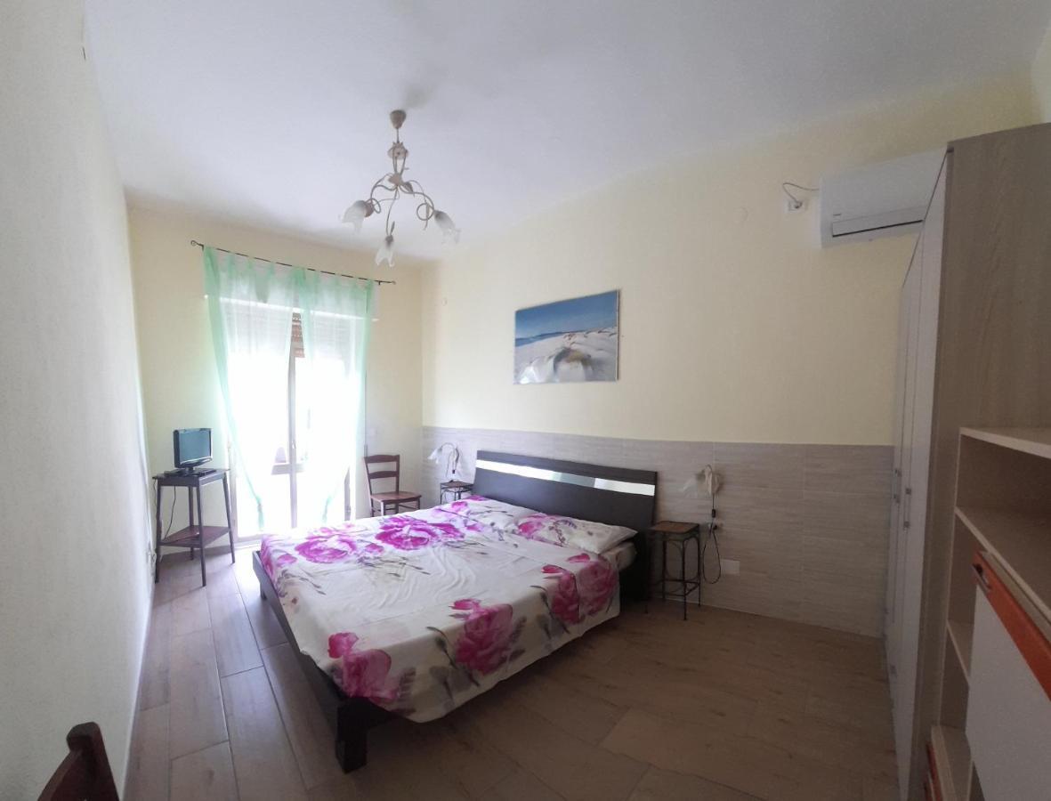 Casa Vacanze"Il Bouganville" คาร์บอเนีย ภายนอก รูปภาพ