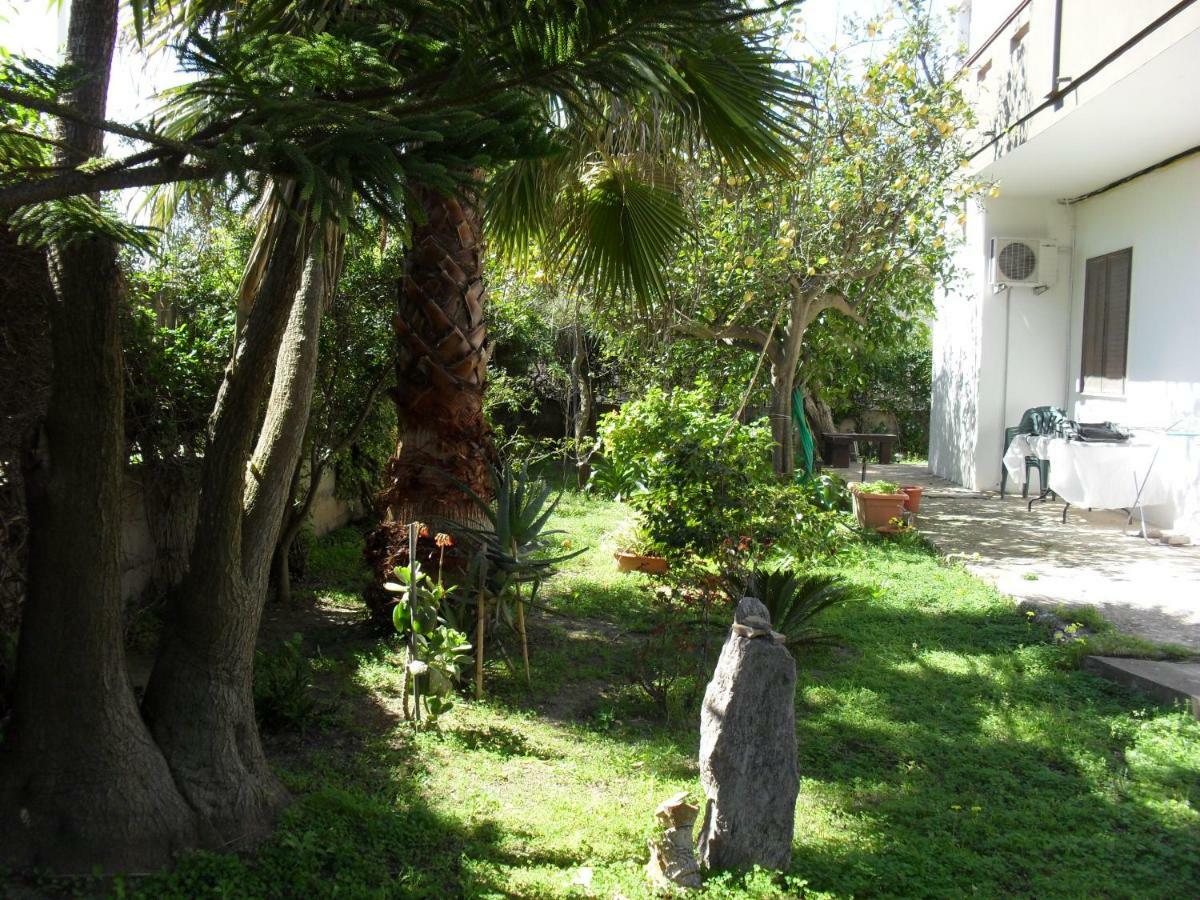 Casa Vacanze"Il Bouganville" คาร์บอเนีย ภายนอก รูปภาพ