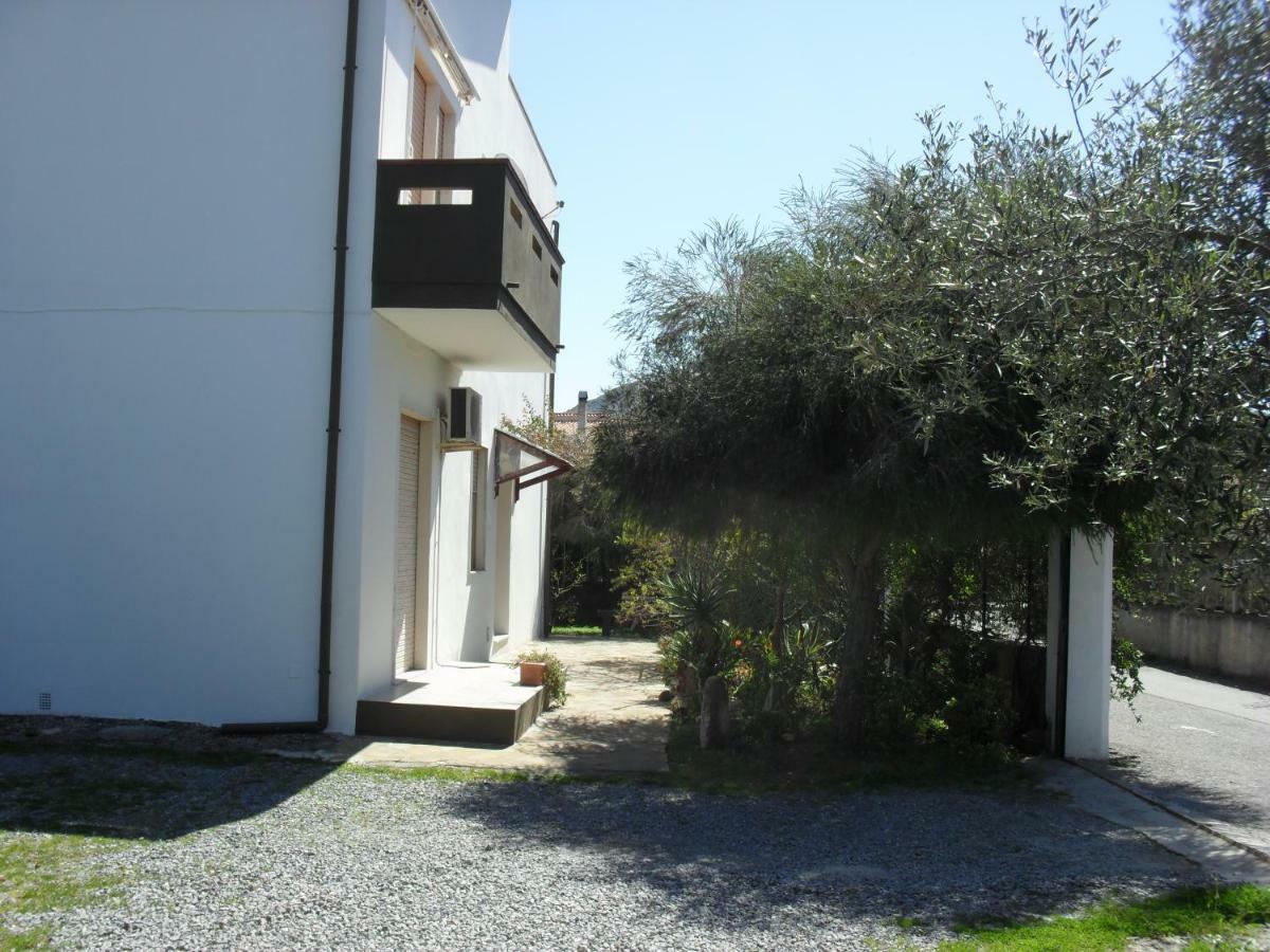 Casa Vacanze"Il Bouganville" คาร์บอเนีย ภายนอก รูปภาพ